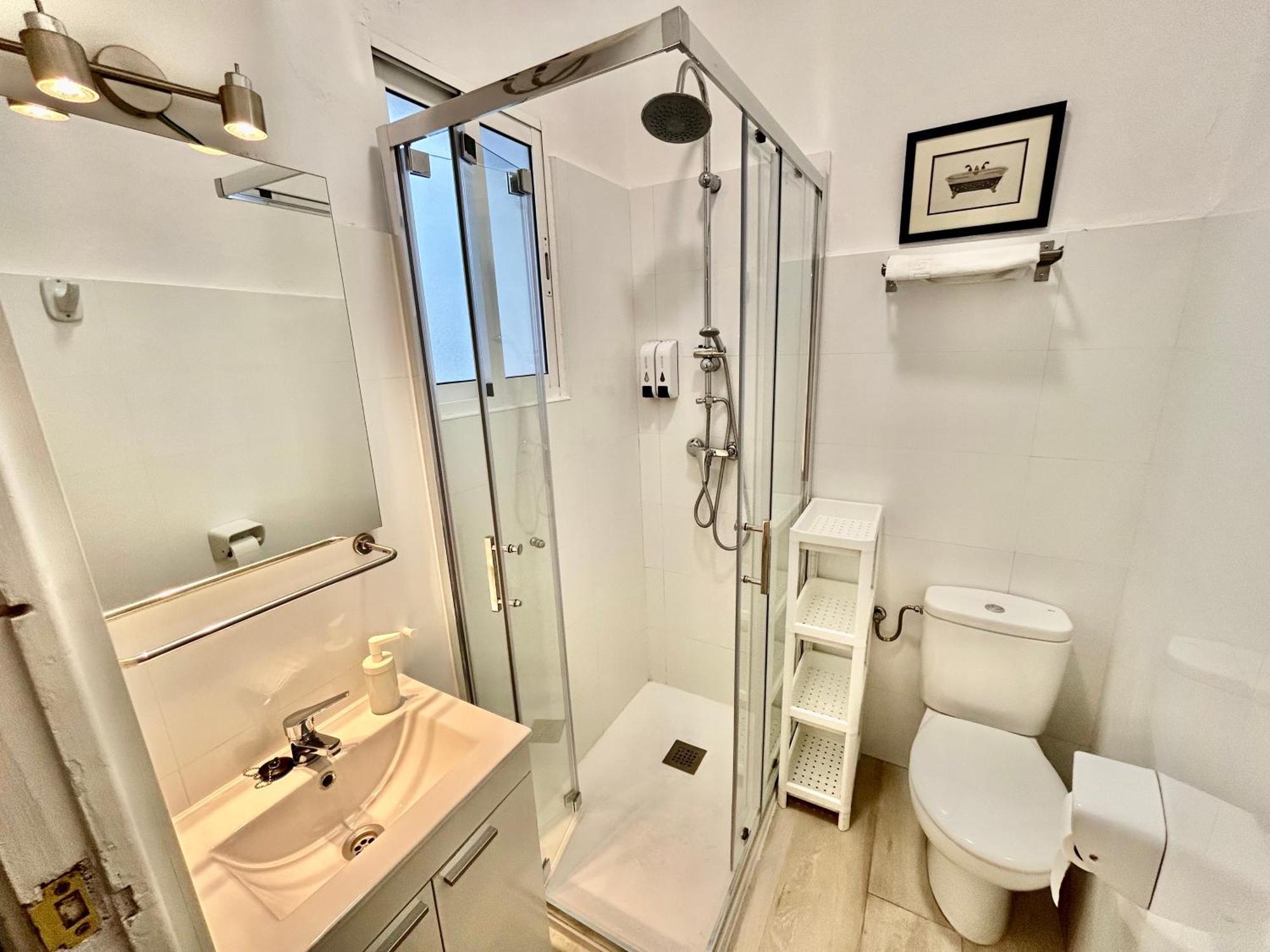 Acogedor Apt 8Pax 4Bdr 2Bth- Cozyhomesevilla2 מראה חיצוני תמונה